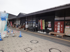 物産品飲食店棟