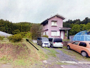 矢印の方向へ入る