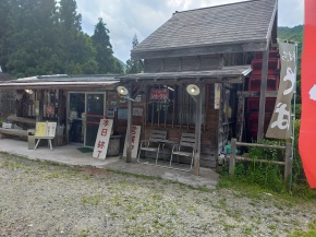 店の前が駐車場です